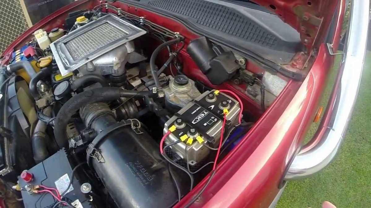 Jak nastartovat s vybitou baterií i bez kabelů? Poradíme vám