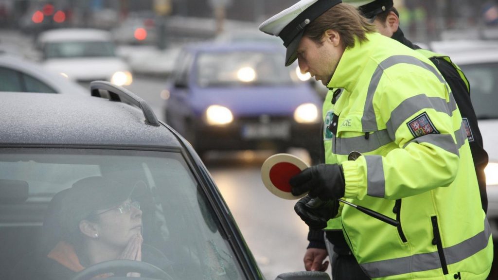 Policie - kontrola na silnici