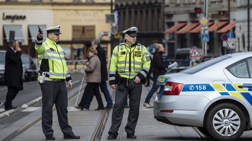 Policie České republiky zabavuje auto