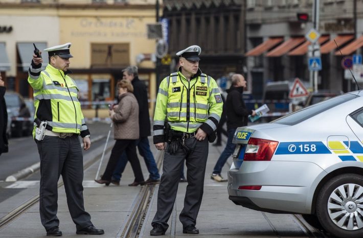 Policie České republiky zabavuje auto