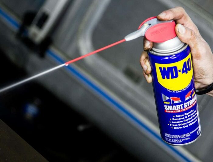 Jak nepoužívat WD-40, pokud si nechcete zničit auto