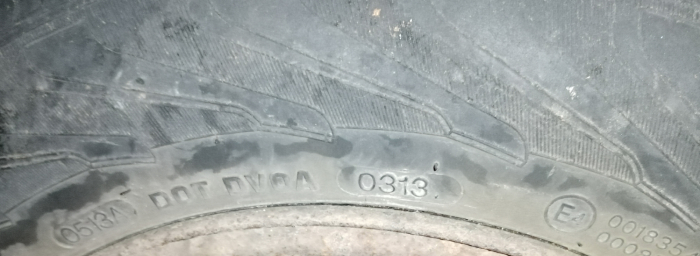 Datum výroby pneumatiky najdete na jejím boku
