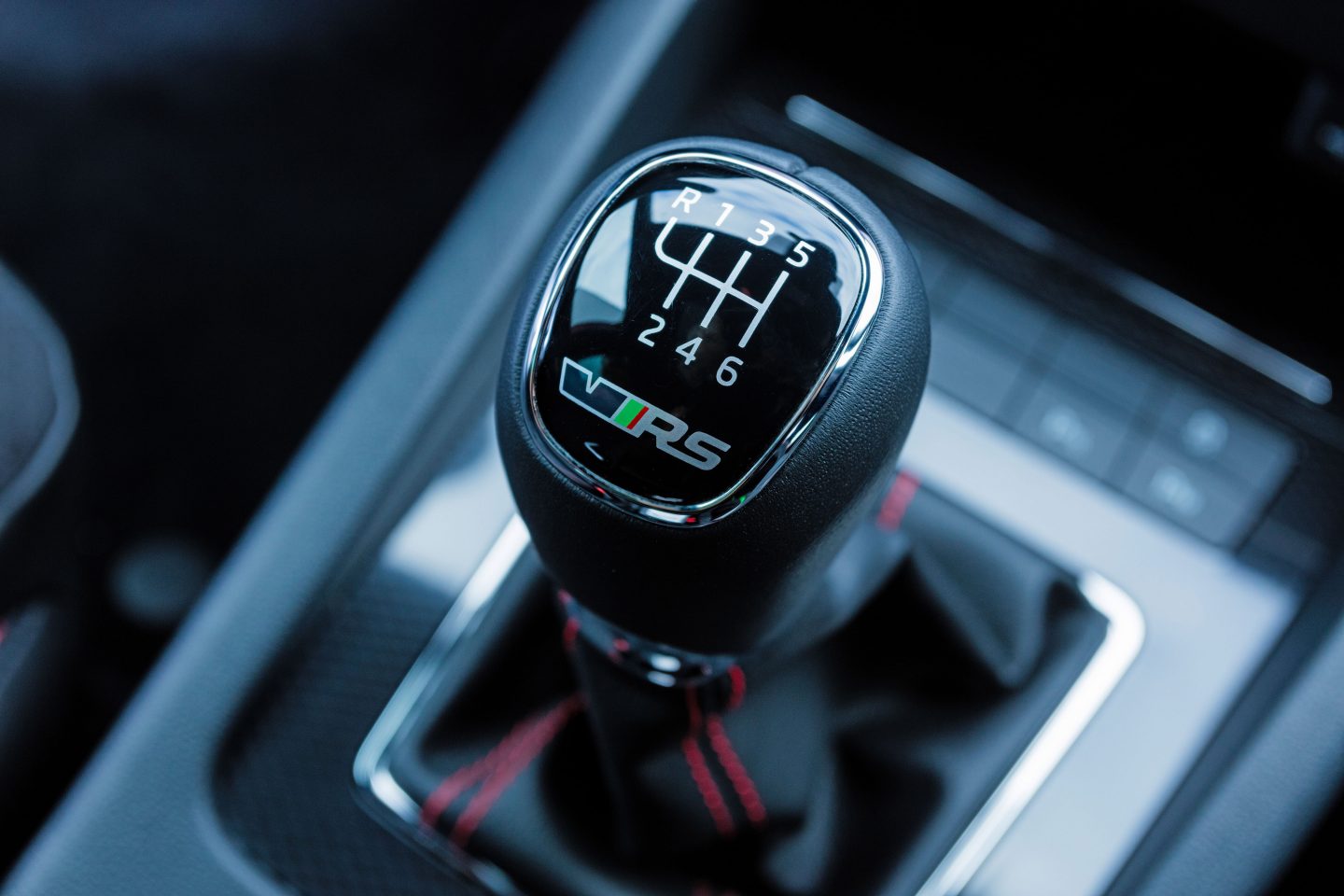 Parkujete takto? Běžná chyba, kterou dělá 84 % českých řidičů, může auto zničit