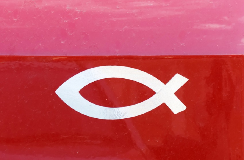 Co znamená symbol ryby na autě?