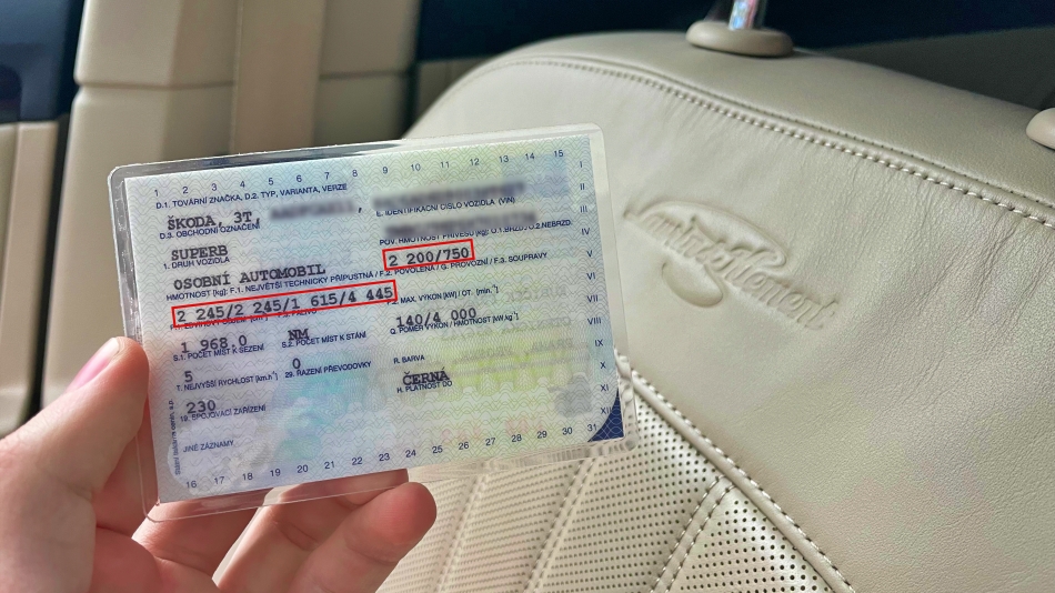 Jen hrstka řidičů se vyzná v údajích o hmotnosti vozidla. V technickém průkazu jich nalezneme hned několik, ale každá má zcela jiný význam