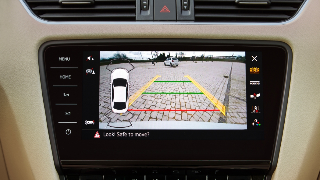 Používáte couvací kameru při parkování? Pozor, ať vás brzy nepostihne nepříjemná pokuta