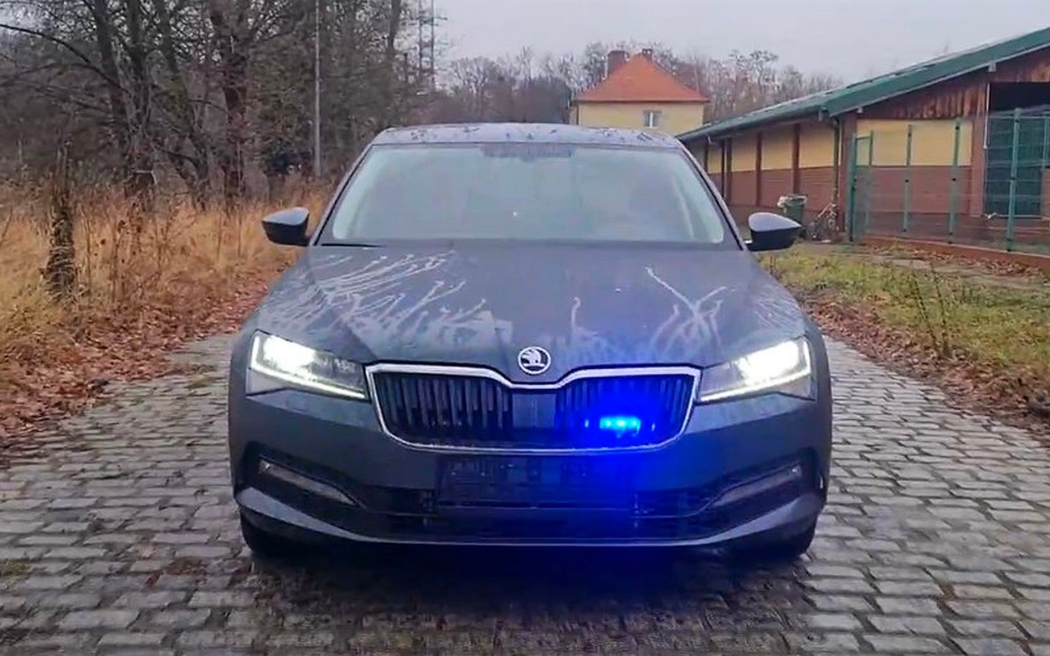 Záchrance uhnou rádi, ale teď dostanou modré majáky i úředníci. Nový zákon vyvolává mezi slovenskými řidiči zlost