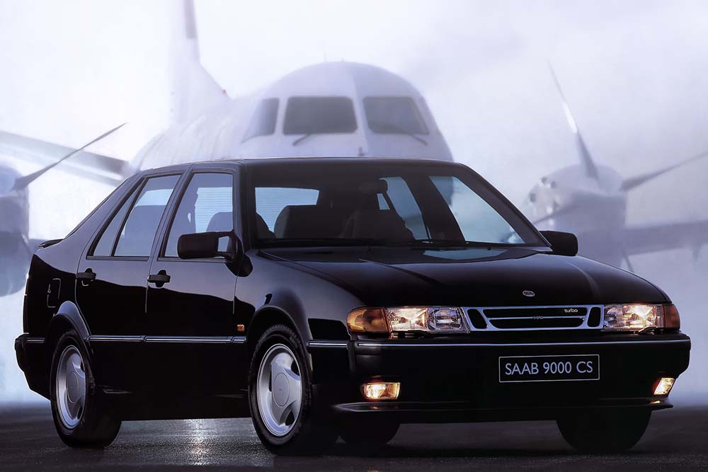 Bankrot automobilky Saab nešel odvrátit. Jak to souvisí s našimi Gripeny?