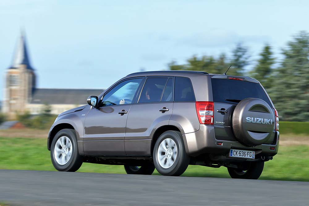 Z drsného terénního auta elegantní SUV pro město. Japonci proměnili Vitaru k nepoznání a řidiči jen žasnou