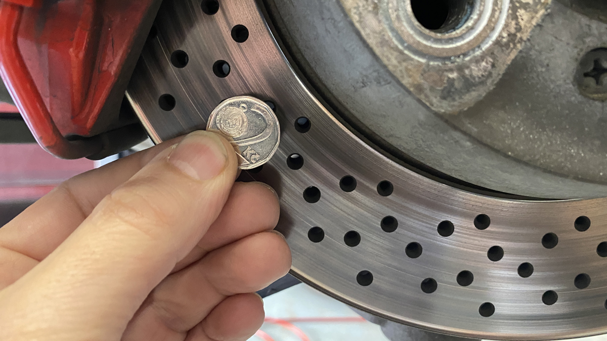 Konec pravidelných výměn brzd v servisu? Euro 7 tlačí na výrobce, aby dělali kotouče, které ideálně přežijí samotné auto