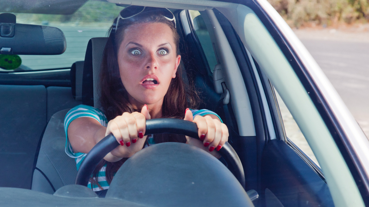 Automobilky desítky let testovaly bezpečnost na mužském těle. Platí za to ženy, při nehodě mají vyšší riziko zranění
