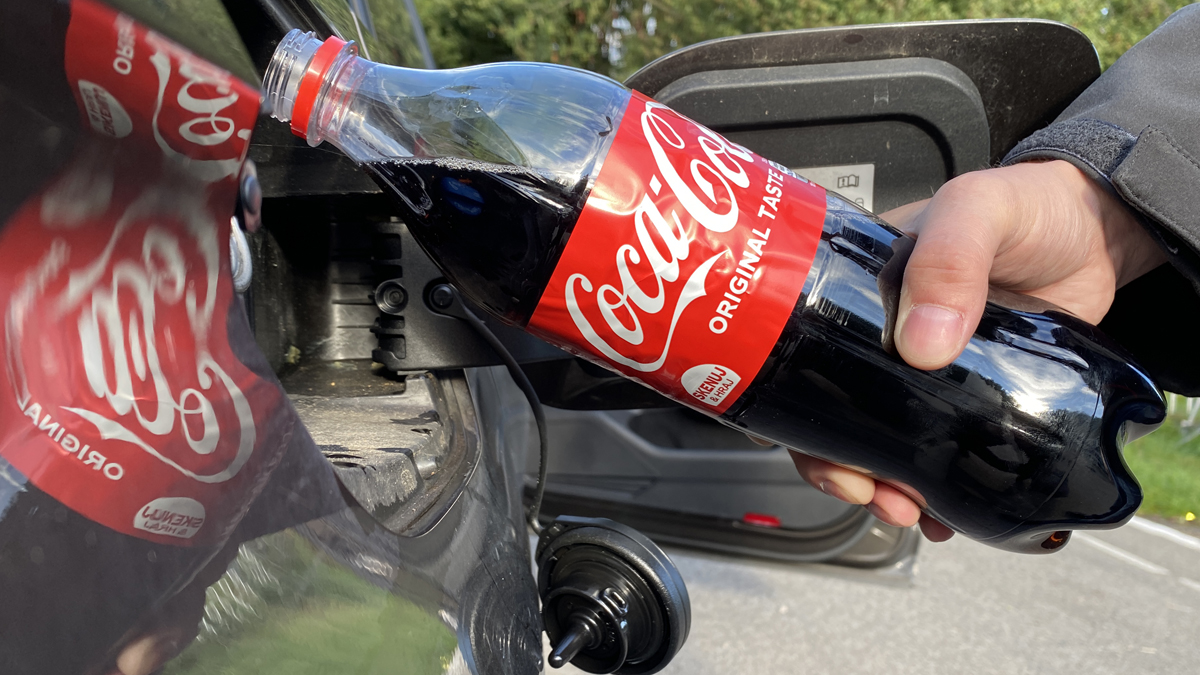 Prémiová nafta a benzín na českých pumpách: Kdo chybně natankuje, zaplatí klidně 100 000 Kč za opravu motoru