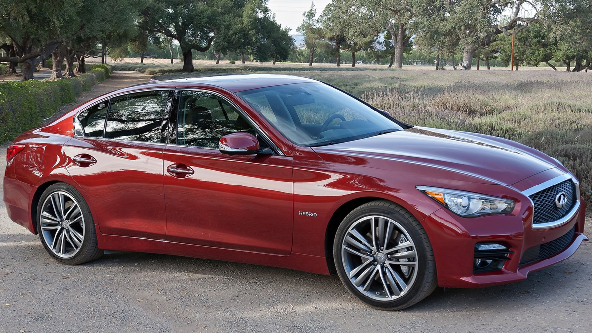 Zapomenutý bazarový klenot: Prémiový sedan ničí BMW i Mercedes na plné čáře. Za 298 000 Kč si pořídíte auto na celý život