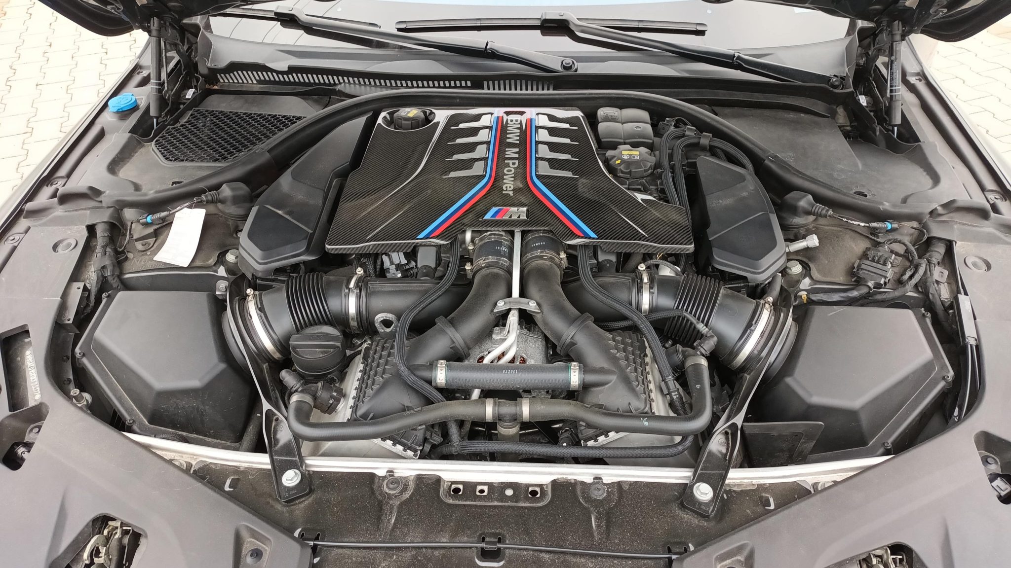 BMW se vzepřelo EU: Spalovací motory u nás neskončí. Elektřina nebude diktovat svět, slibuje automobilka