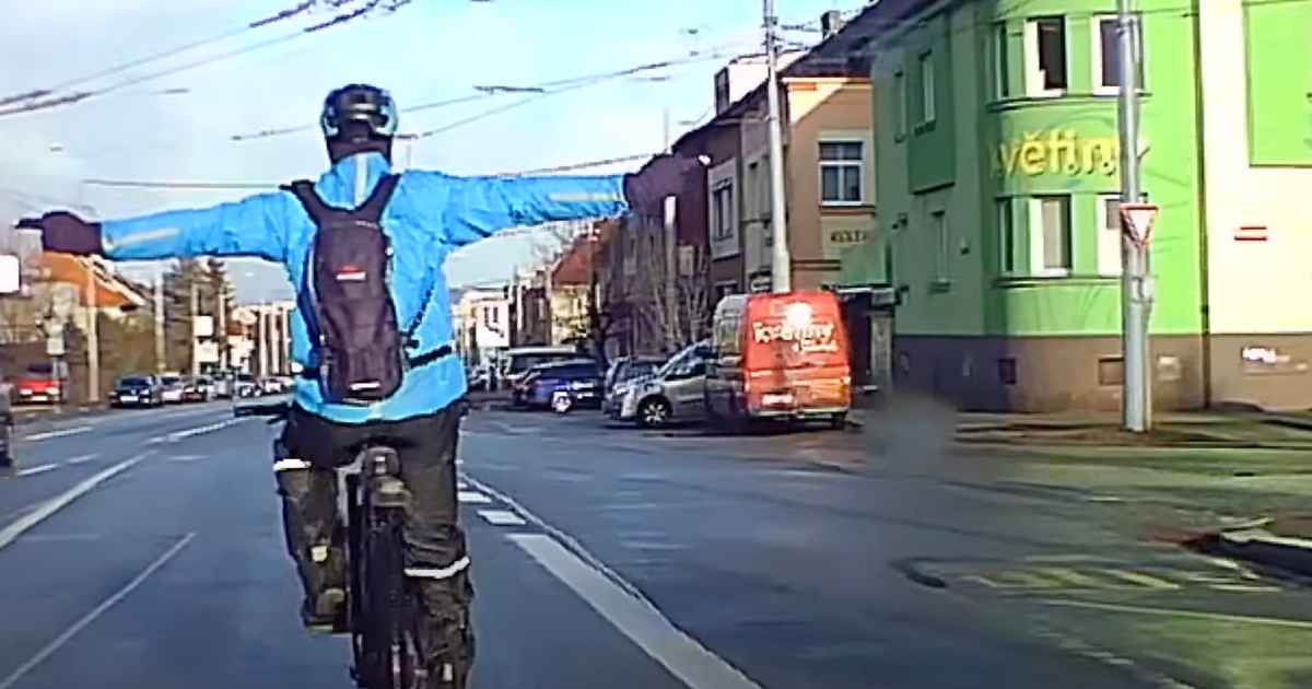 Chodník není pro cyklisty, ti nemají co dělat ani na přechodu pro chodce. Potvrdil to Nejvyšší soud