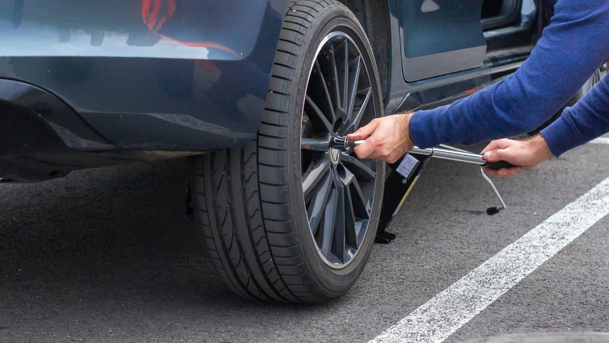 Kdy vyměnit zimní pneumatiky za letní: Datum v kalendáři se nevyplatí. Pravidlo 7 stupňů a co říkají výrobci pneumatik