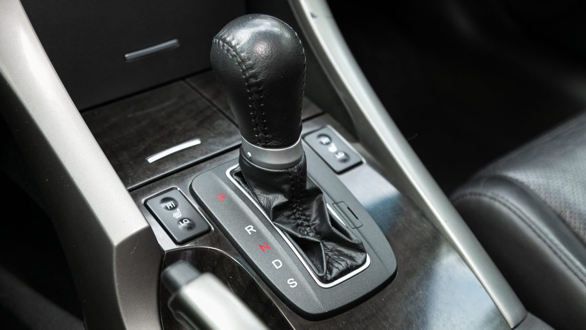 70letý mechanik radí: Přestaňte to prosím dělat se svou převodovkou. Zničí se vám auto