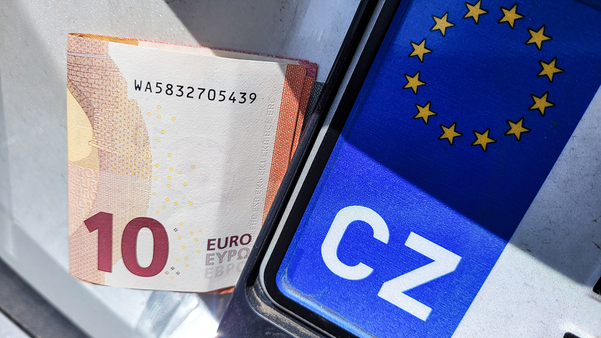 Na tuto změnu s registračními značkami (SPZ) čekali řidiči téměř 25 let. Ministerstvo už se rozhodlo