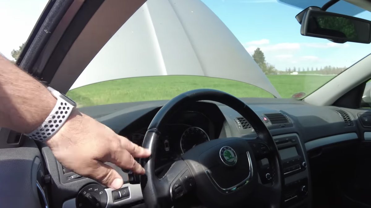 Příspěvek až 200 000 Kč na nákup auta. Řidiči ho můžou uplatnit 12 měsíců zpětně i 3 měsíce dopředu. Jak o peníze zažádat?