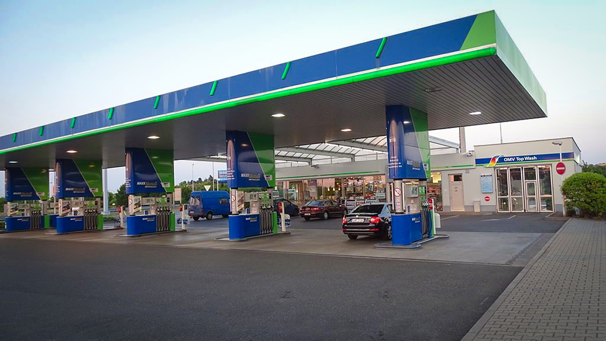 Sledujte u pumpy místo ceny počet litrů. Stojan může naúčtovat víc paliva, než je objem nádrže. U aut Škoda to dělá až 22 litrů
