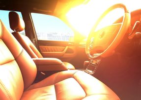 Auto - přehřívání interiéru - slunce a léto