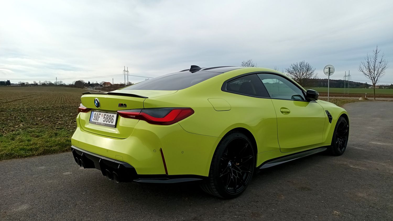 BMW udrží M3, M4 i M2 čistě spalovací. Místo hybridu sáhlo po předkomoře v každém válci