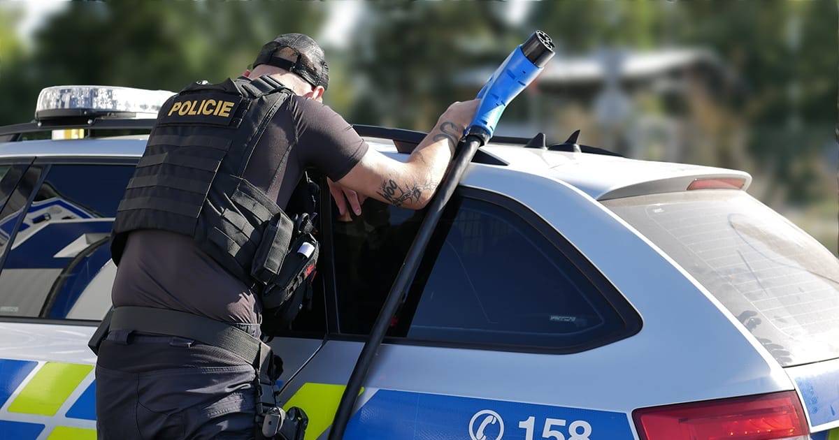 Policie má další elektromobily, pozor na tyto nové vozy: „Jménem zákona, zastavte! A vyčkejte, než se dobijeme“