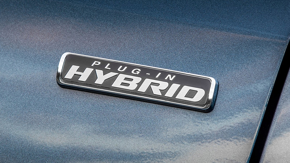 Provalilo se, proč byste se měli vyhnout koupi plug-in hybridu. Pokud ho už máte, jednejte rychle