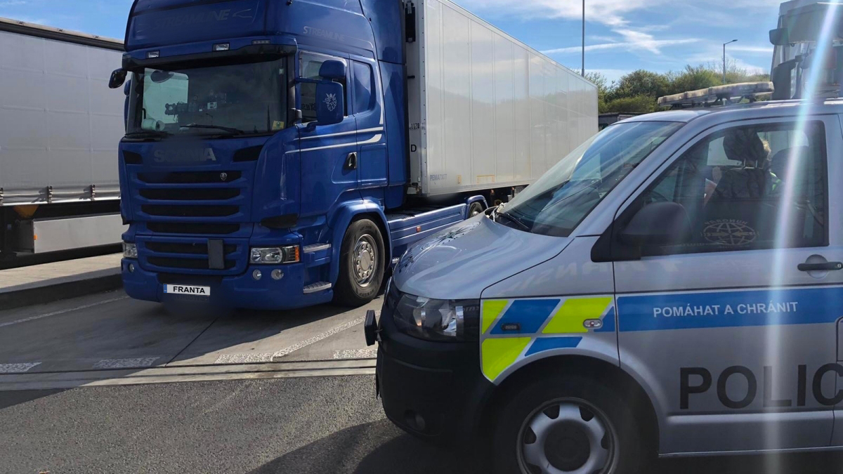 EU zvažuje zelenou 60tunovým megakamionům, české křižovatky a mosty na ně nejsou připravené