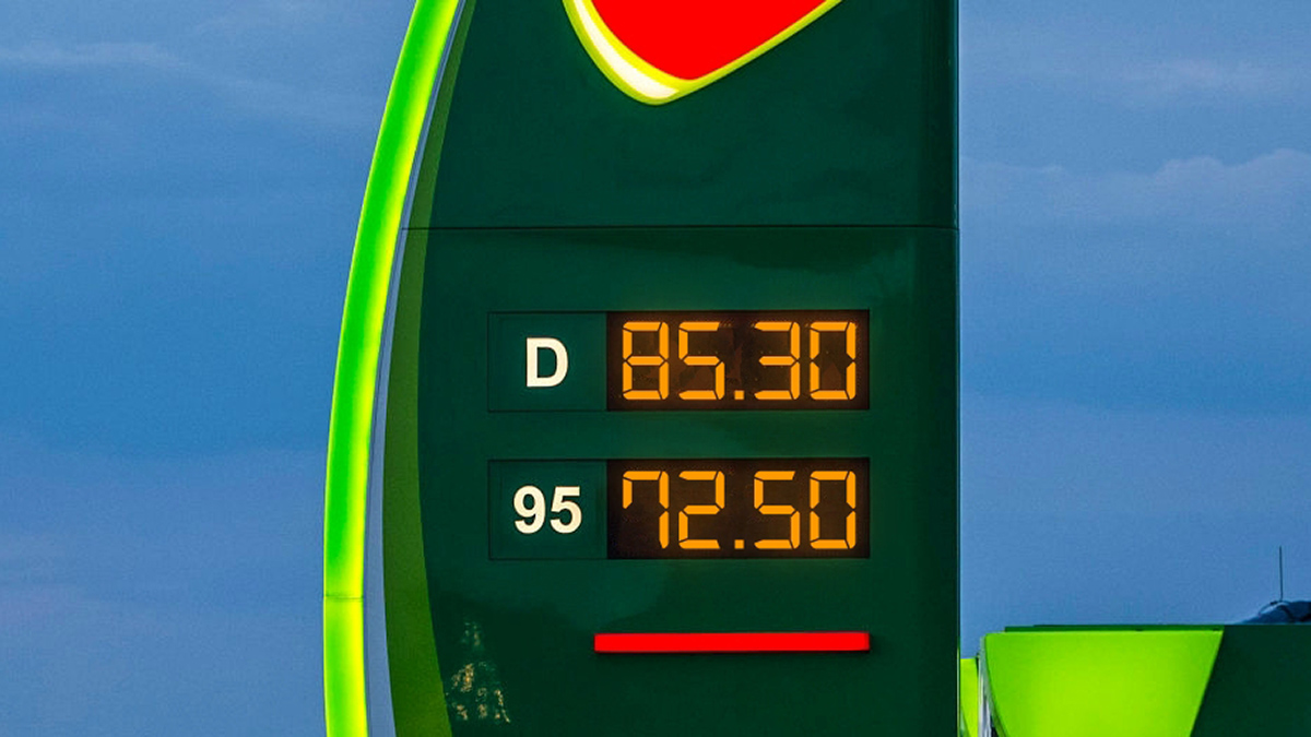 Ceny paliv se brzy utrhnou z řetězu. Analytici vysvětlili, proč éra levného benzinu právě skončila