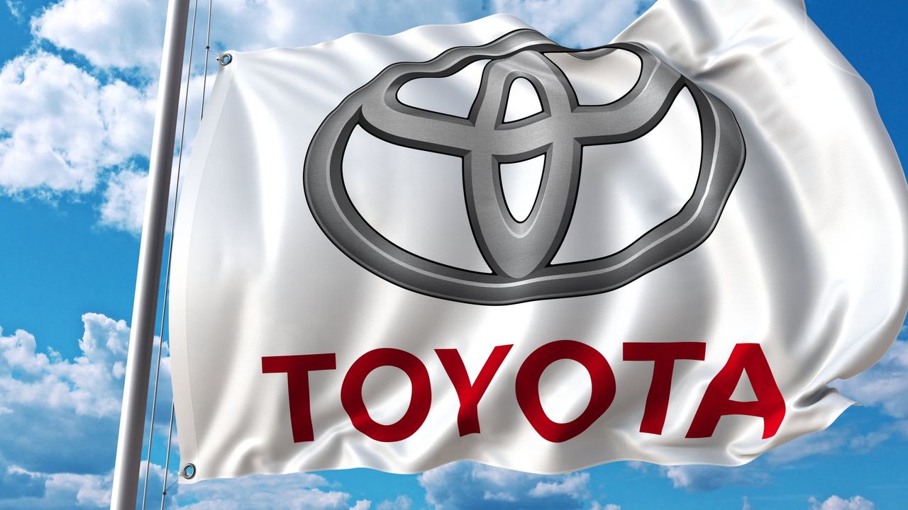 Největší automobilka světa podepsala úmrtní list elektromobilům: EU tvrdí opak, ale nový spalovací motor pohřbí elektřinu do země