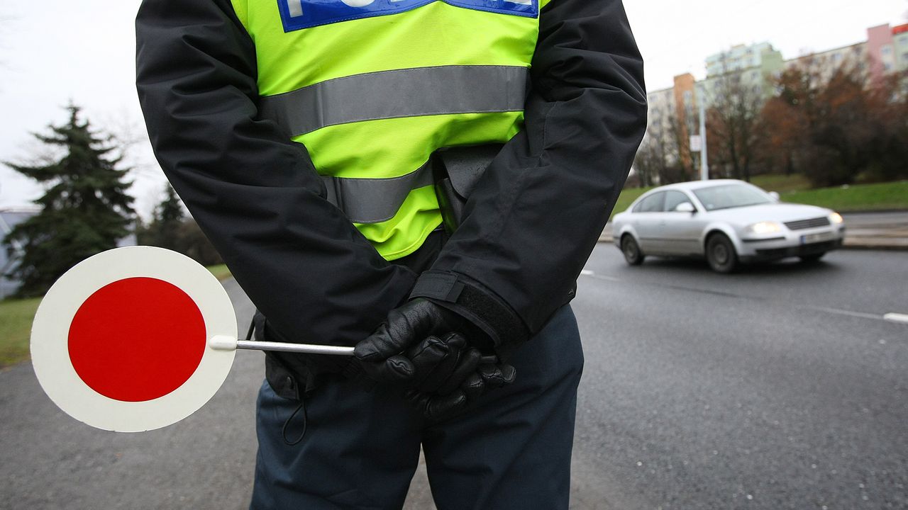 „Na svůj pozemek nesmíte.“ Nová dopravní značka brání přístupu vlastníkům a nájemcům pozemků