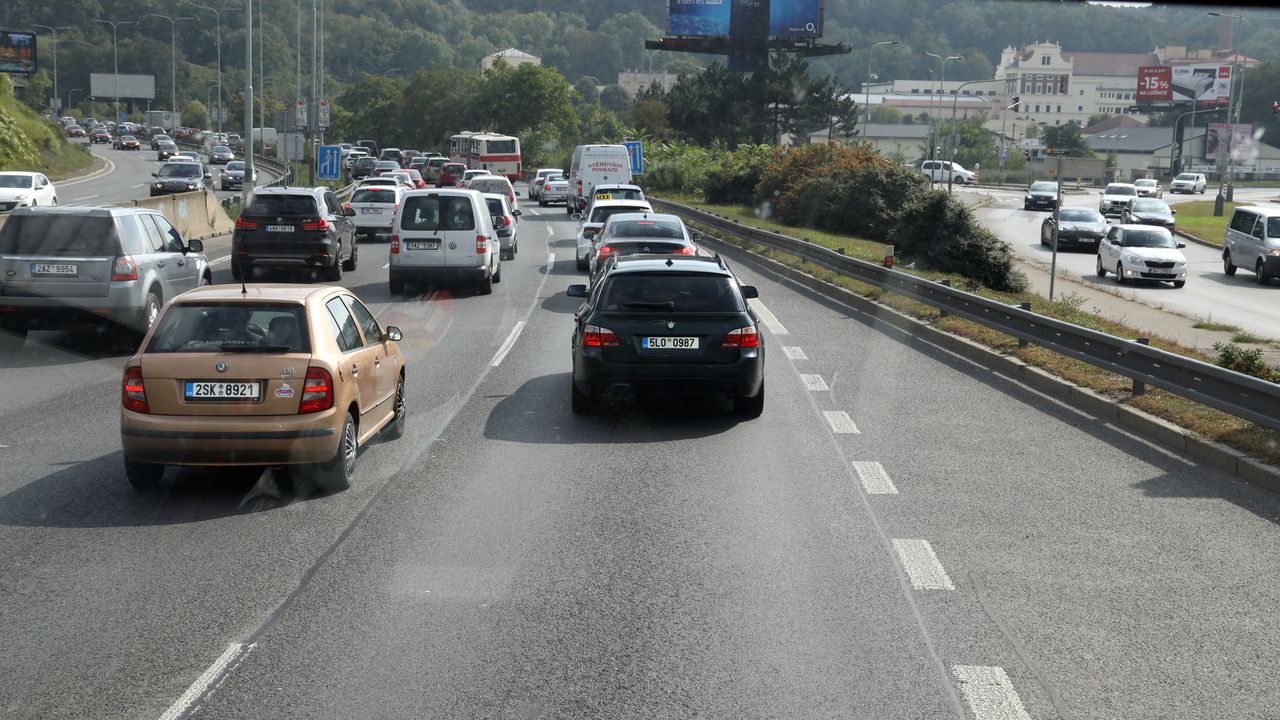 Jak dobře znáte pravidla silničního provozu v 10 otázkách? Pokud uspějete, patříte mezi nadprůměrné řidiče