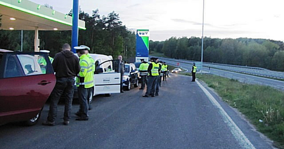 Vy rozhodujete: Konec dálnic v Česku? Mazaní řidiči a požitkáři se vrací na okresní silnice. Dobře vědí proč