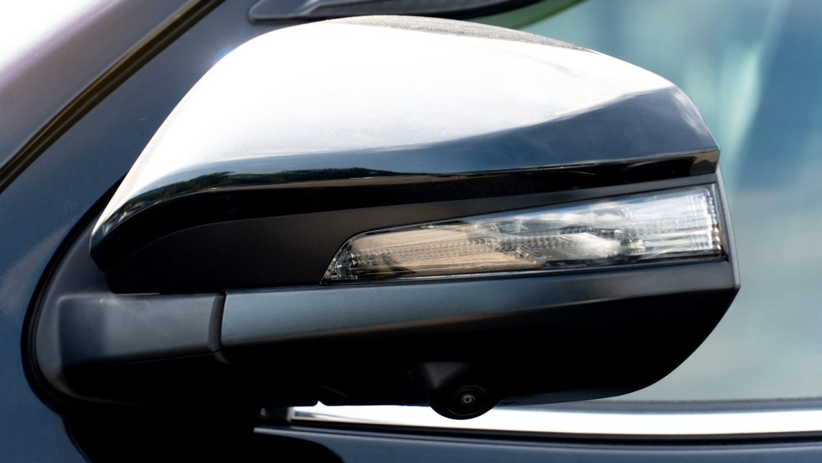 Nová funkce zpětných zrcátek: Musí ji znát všichni řidiči v ČR, jinak přijdou na 18 měsíců o řidičský průkaz