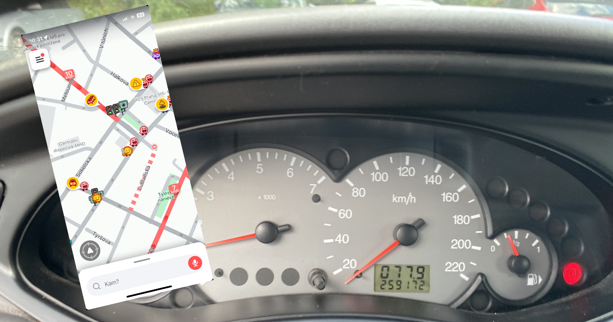 Waze oficiálně omezen: Řidiči, kteří budou zakázané funkce používat, riskují vysoké pokuty. Kdy začnou policejní kontroly?