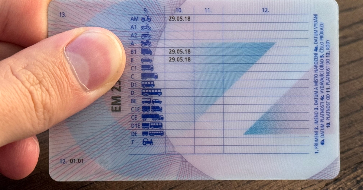 EU udělala krok dopředu: S českým řidičským průkazem skupiny B můžete řídit více než jen osobní auto