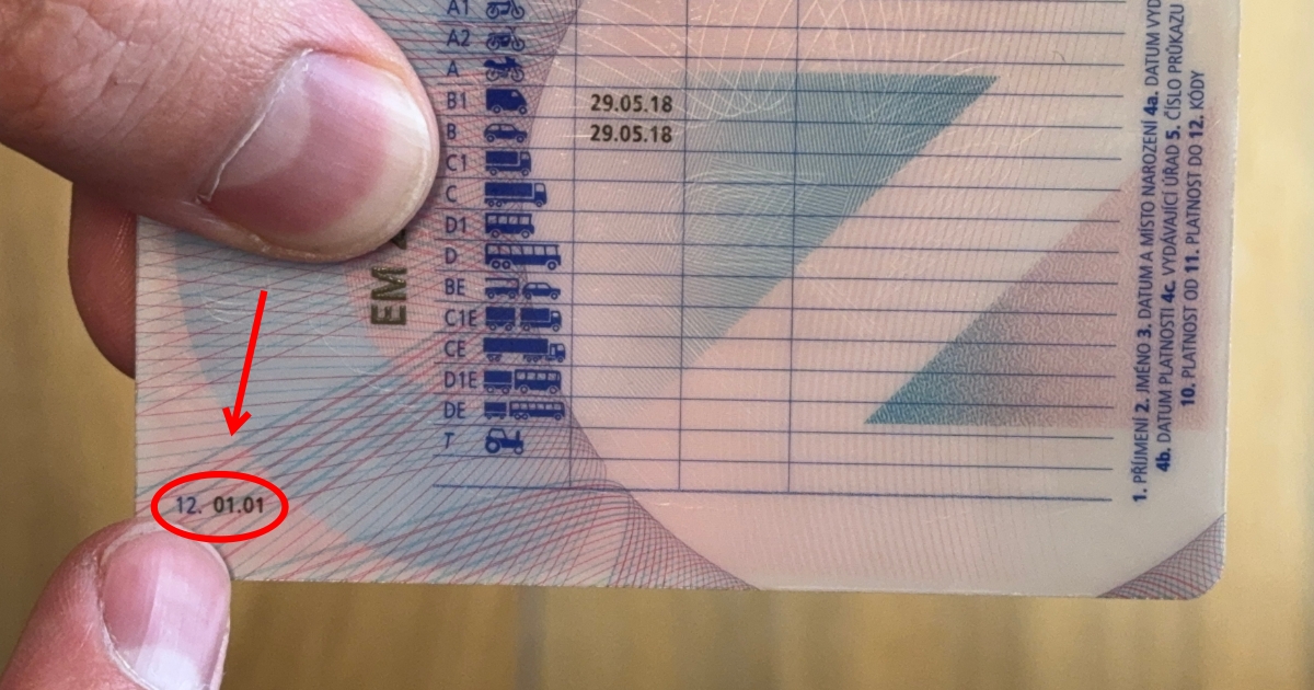 Žalující řidičák? Otočte ho a čtěte. Na tento kód si dejte pozor, jinak riskujete pokutu i zákaz řízení