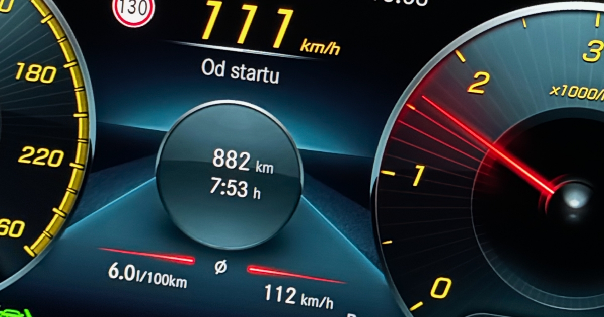 Máte občas těžší nohu na plynu? Za překročení o 17 km/h dostal řidič doživotní zákaz a pět měsíců natvrdo