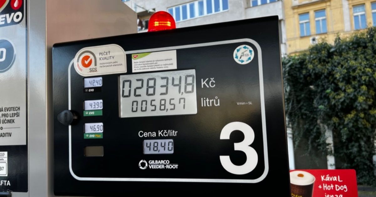 „Natankujte ještě dnes.“ Plná nádrž může znovu zdražit. Ekonom varuje před dalším růstem cen a dopad hrozí i Česku