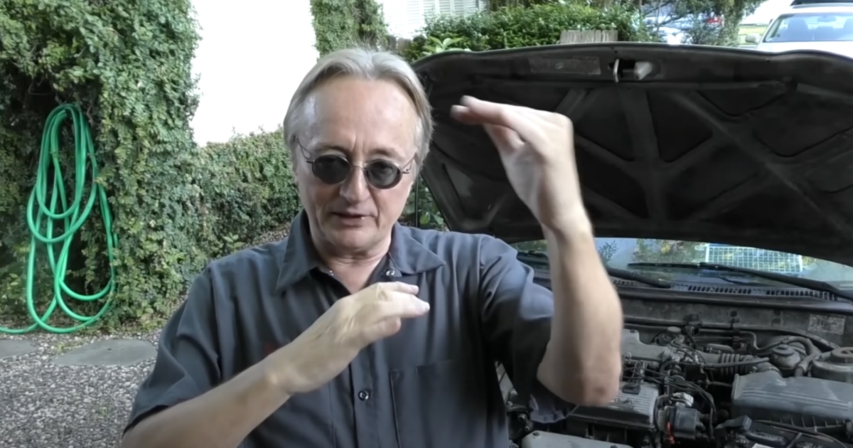 Automechanik s 55letou praxí prozradil 5 podvodů, které před vámi zatajil každý mechanik. I ten váš