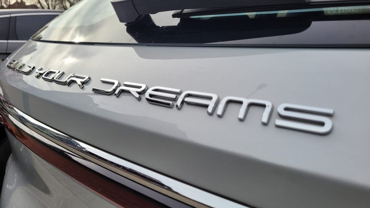 Čínský BYD vystavil úmrtní list značce Tesla. Umí totiž nabít baterii stejně rychle, jako trvá natankování nádrže benzínu