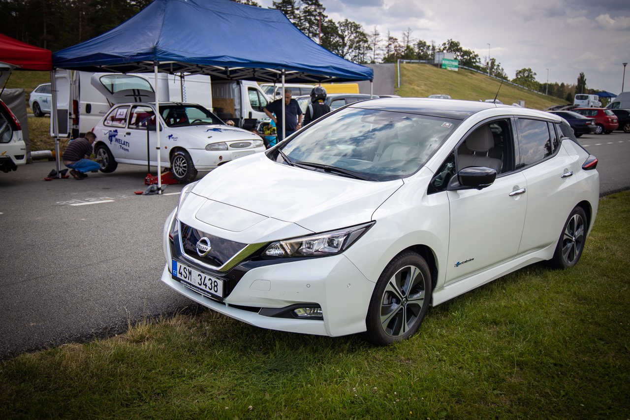 Kolik vydělávají největší automobilky na prodeji jednoho auta? Rozdíly jsou obrovské, ani jednu částku netipnete