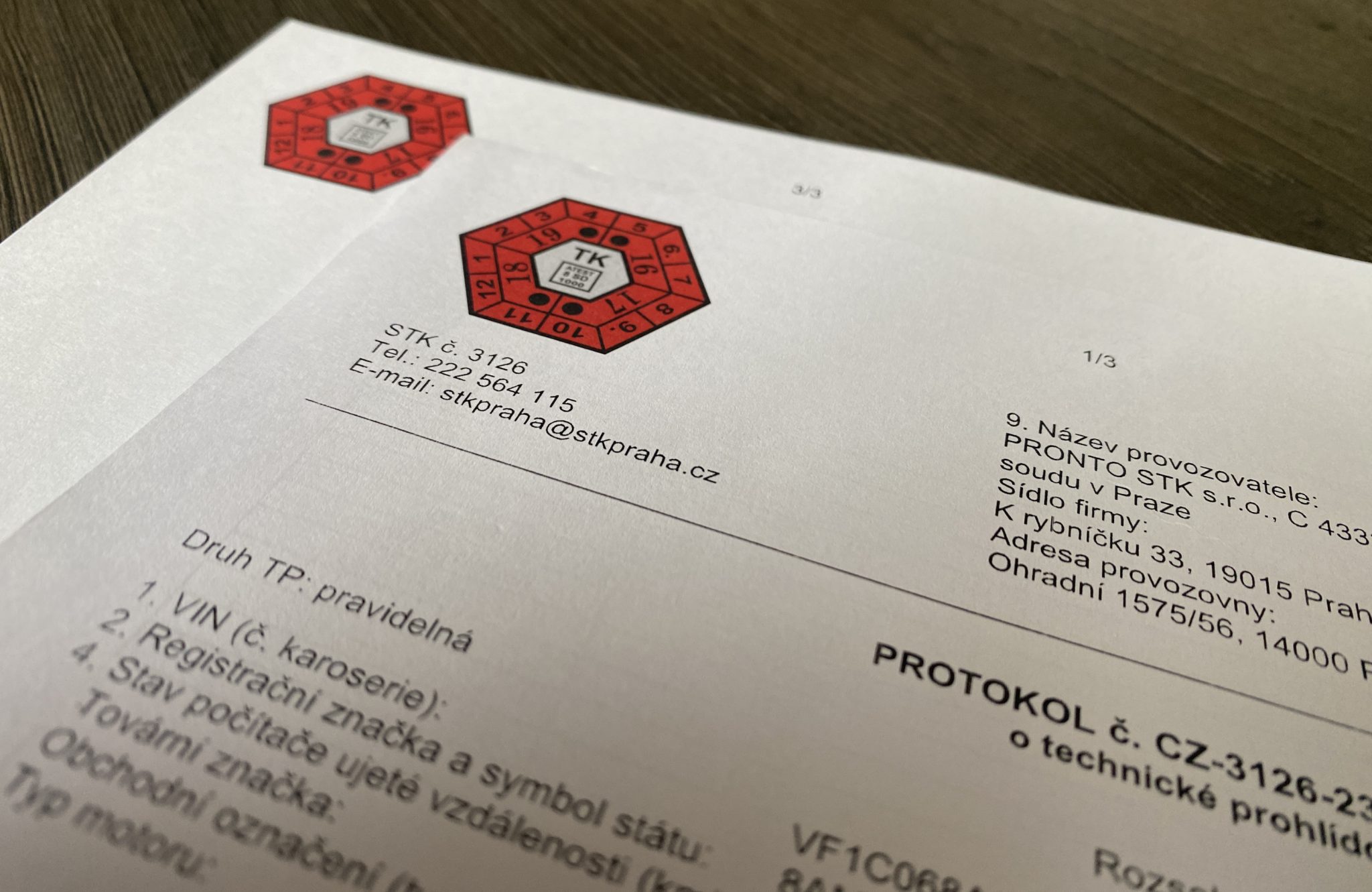EU zamítla roční STK pro auta starší 10 let. Místo toho přichází změna, kvůli které stejně připlatí