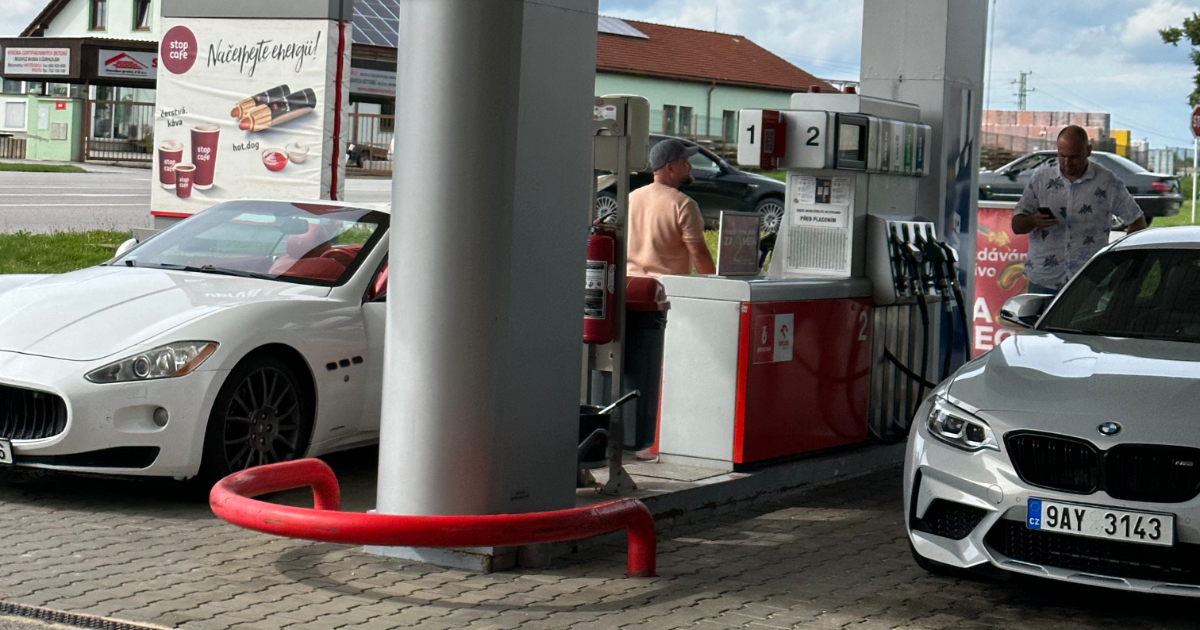 Tankovala jsem na benzínce, když mě cizí muž požádal o ruku. Za 30 minut jsem věděla, že je to on, a řekla ano