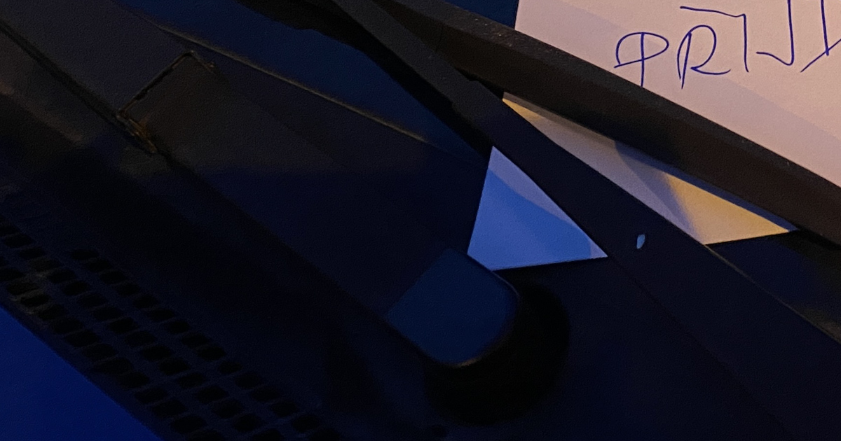 Tabulka, která vyjde na 3,50 Kč. Řidiči s ní mohou parkovat kdykoliv a kdekoliv zadarmo. Už ji máte také?