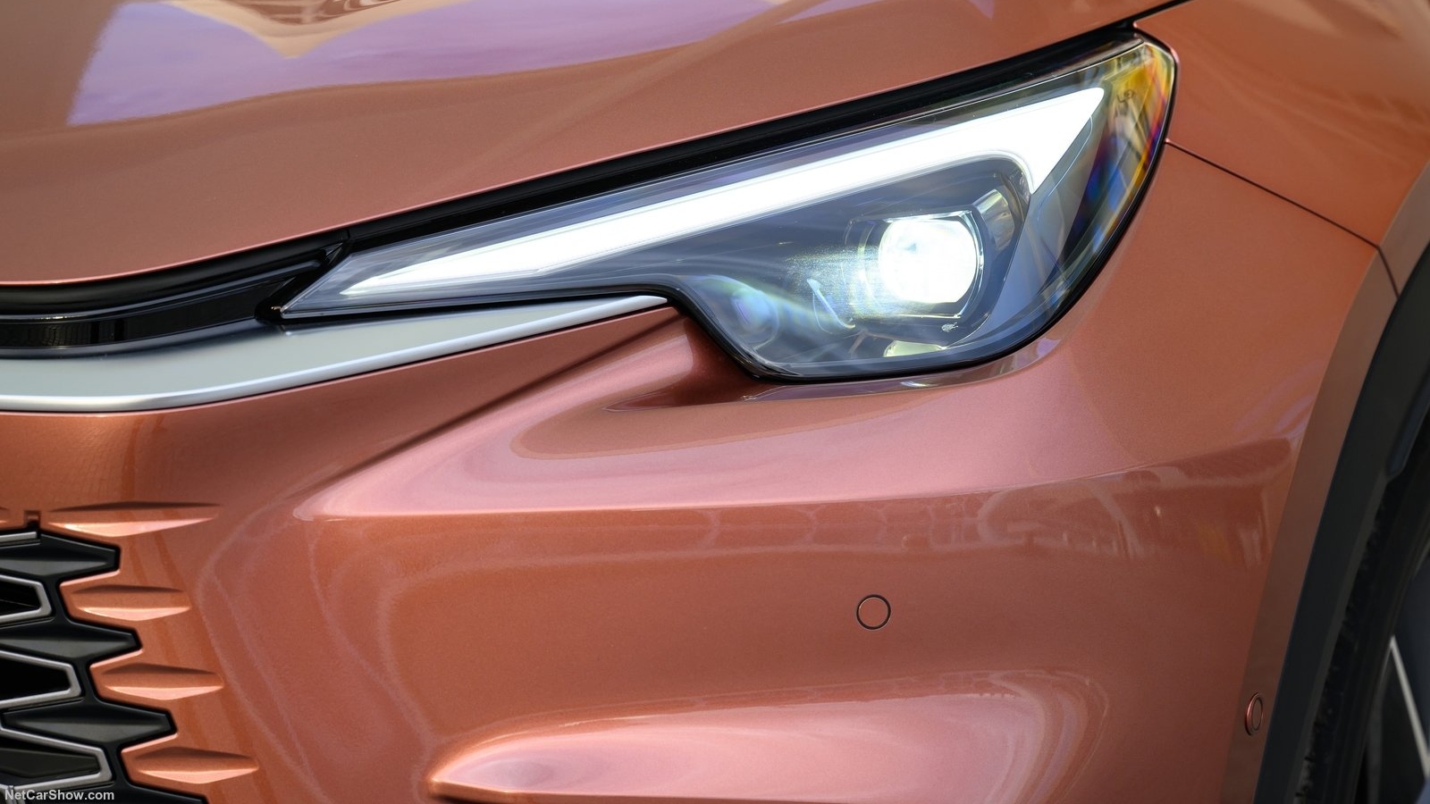 Nový Lexus LBX vstoupil na český trh. Málo známé SUV japonské značky vypadá hezky