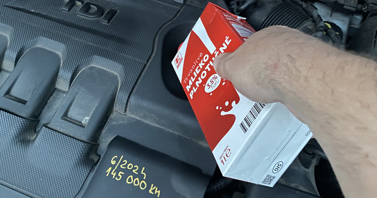 Do motoru i nádrže auta nalil mléko. Od chvíle, co nastartoval, se zázračnému vlivu nestačil divit