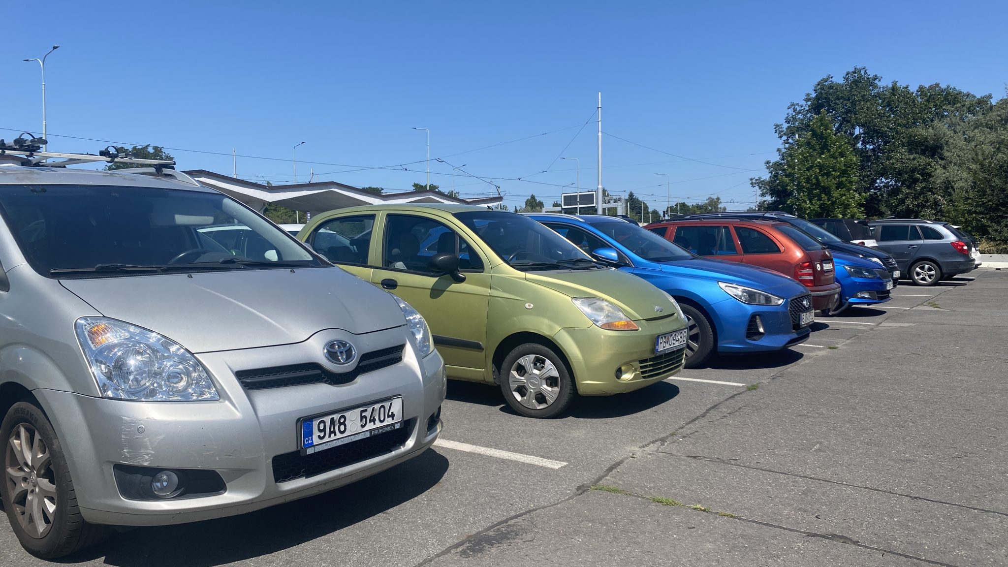 Ceny ojetin se zbláznily: Skokově vzrostly o desítky procent. Kolik nyní stojí vaše auto? Spočítáno za 5 vteřin s kalkulačkou