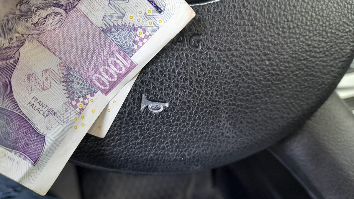 Za banální přestupek, kterého se v autě dopouštíme denně, už hrozí mastná pokuta. Doposud to řidiči nevěděli